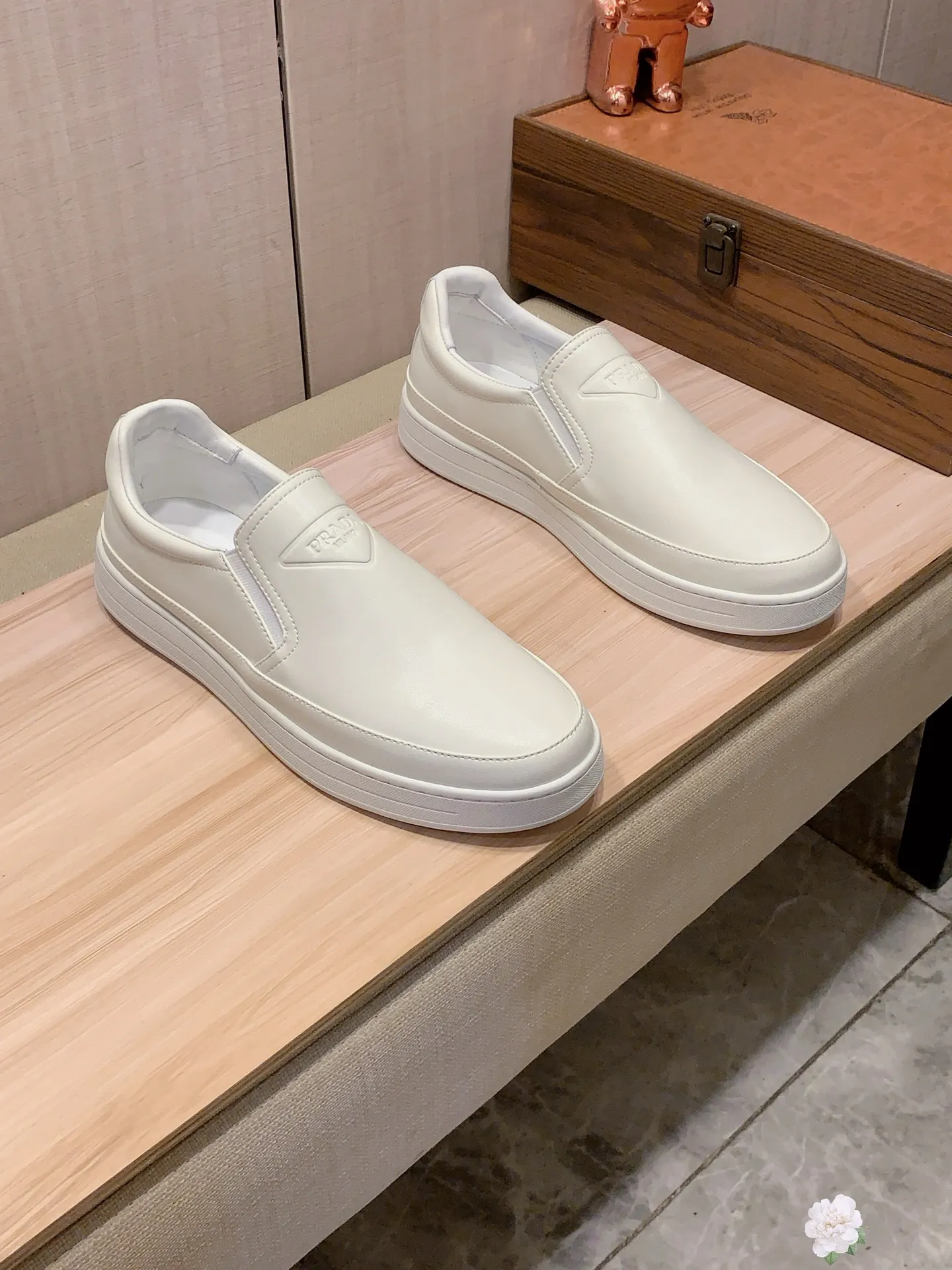 Men's Men's Shoes💰442💰💰🎩🎩[Lightning][Lightning] "PRADA*" The latest and most popular casual shoes, top brand [seduce] luxury ~ purchasing agency, top quality ~. [Strong] The upper is made of imported breathable cowhide with material ➕ breathable sheepskin feet (•) and fine workmanship. The original stylish and stylish soft rubber wear-resistant and non-slip outsole is light and comfortable on the feet. The real thing looks better when photographed. b66: code: 38-44, 4️⃣ colors selected